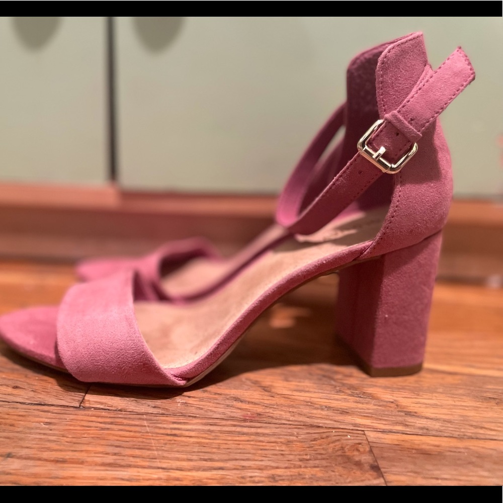 Feels Soft suede , baby pink , 4 inch heel , adjustable strap, never worn